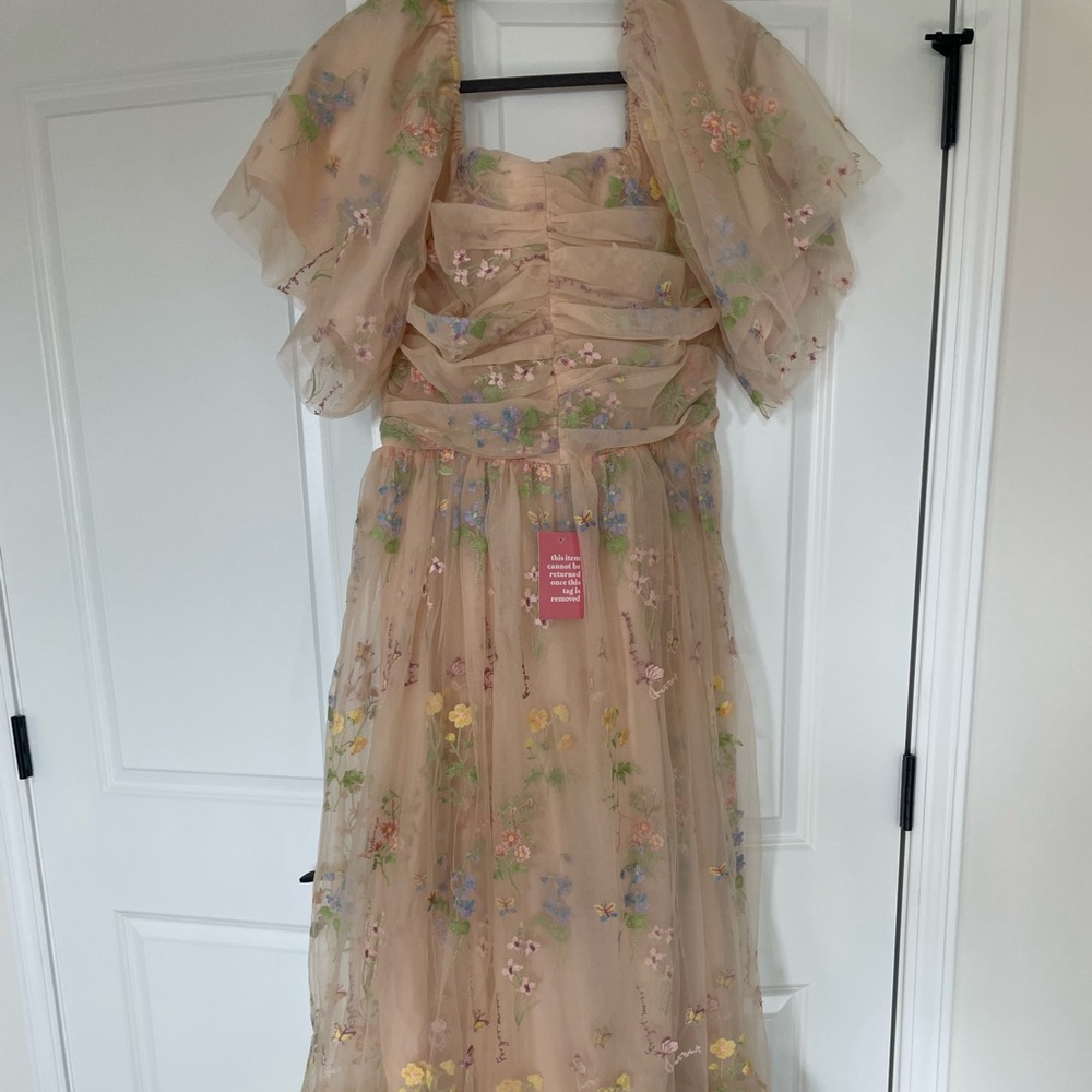 NWT! Ivycityco long dress with beautiful floral details.